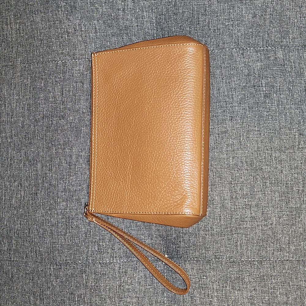Cuyana Work Clutch